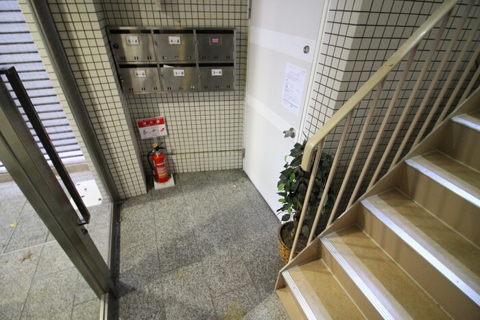 物件外観写真3　(エントランス部分)