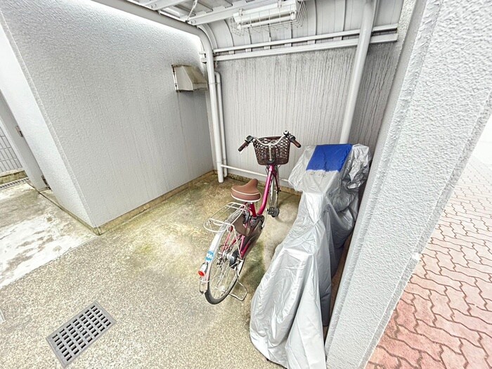 物件外観写真3　(駐輪場)