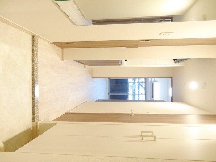 物件内観写真13　(玄関)