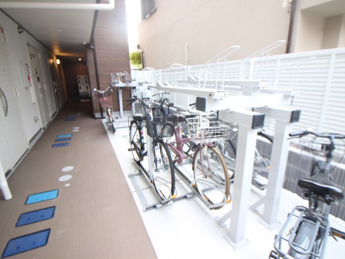 物件外観写真2　(駐輪場)