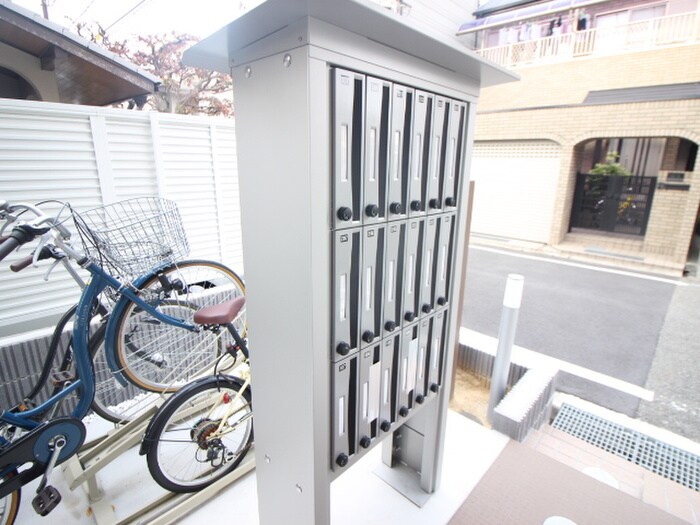 物件外観写真5　(エントランス部分)