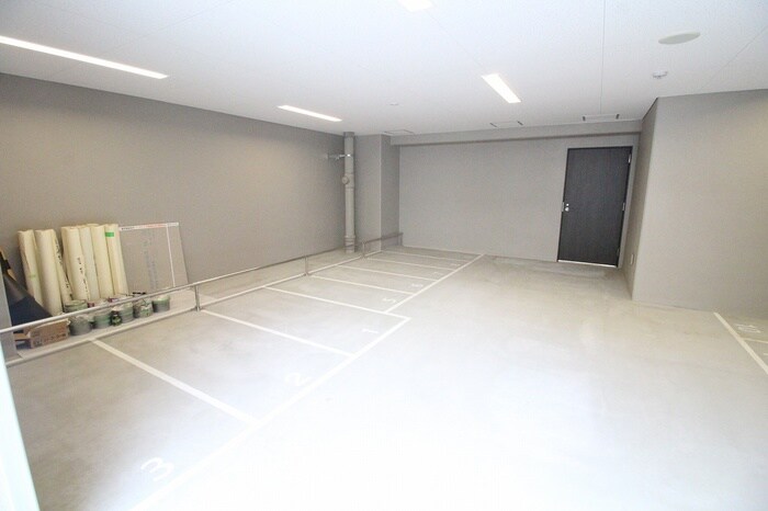 物件外観写真4　(バイク置き場)