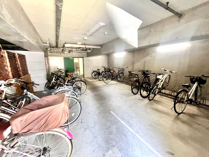 物件外観写真6　(駐輪場)
