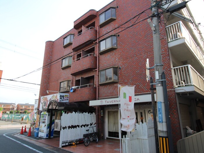 物件外観写真2　(エントランス部分)