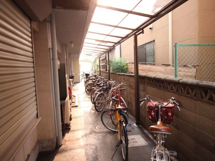 物件外観写真4　(駐輪場)