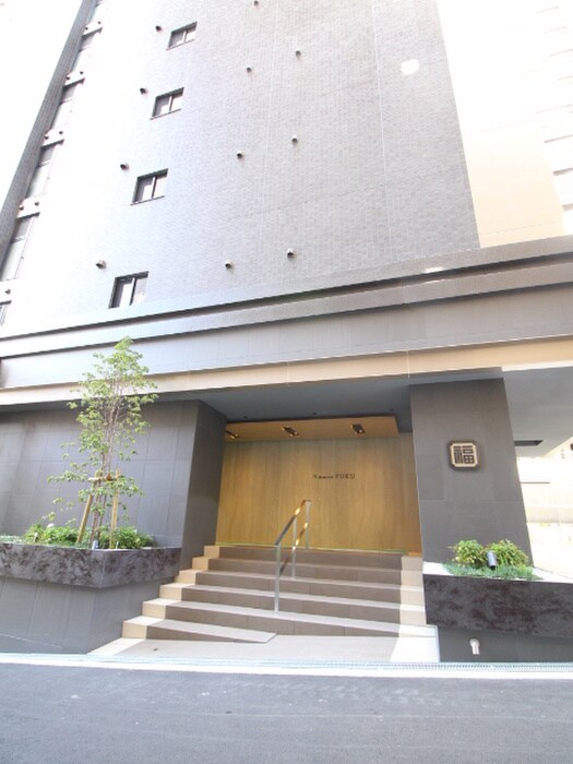 物件外観写真6　(エントランス部分)