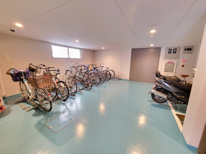 物件外観写真3　(駐輪場)