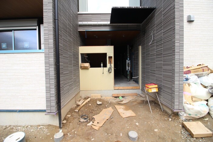 物件外観写真3　(エントランス部分)