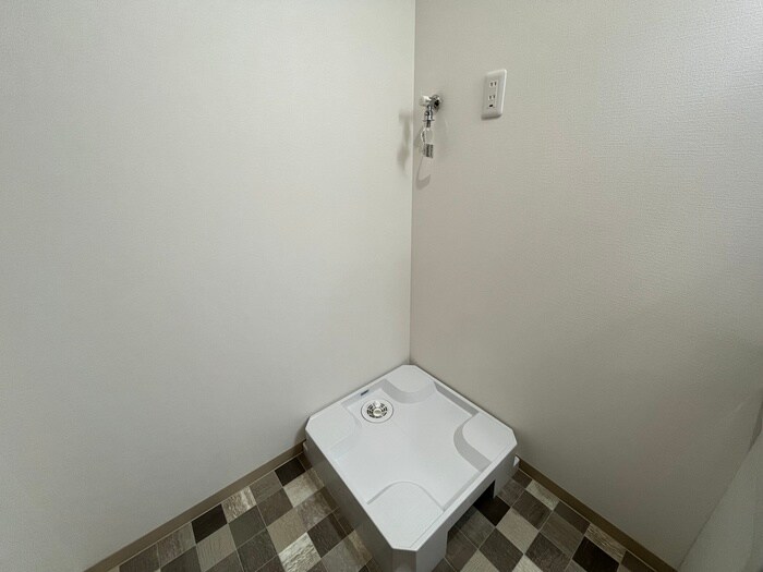 物件内観写真10　(洗濯機置場)