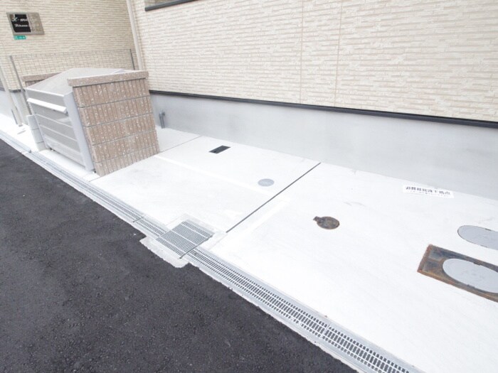 物件外観写真5　(駐輪場)