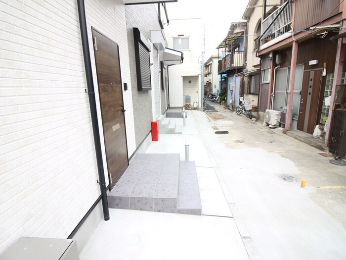 物件外観写真5　(エントランス部分)