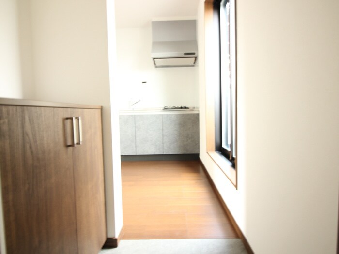 物件内観写真16　(玄関)