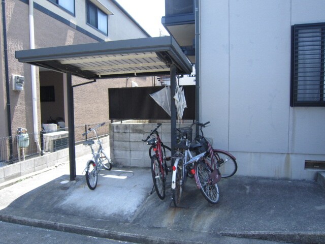 物件外観写真3　(駐輪場)