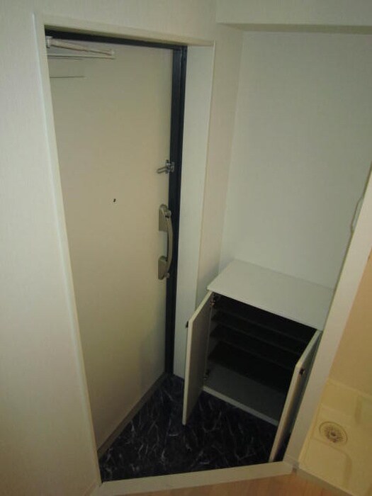 物件内観写真8　(玄関)