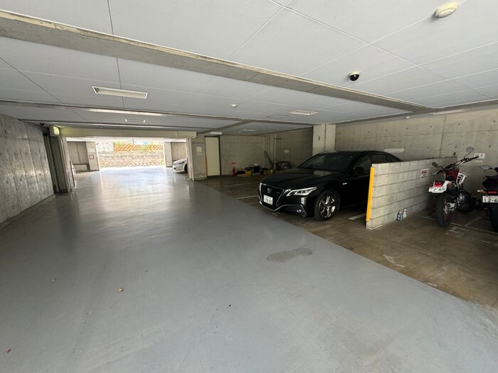 物件外観写真4　(駐車場)