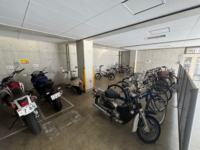 物件外観写真5　(駐輪場)