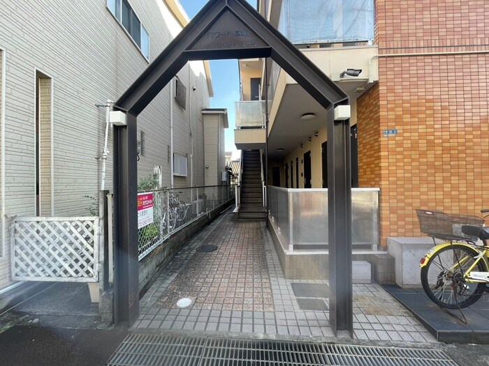 物件外観写真3　(エントランス部分)