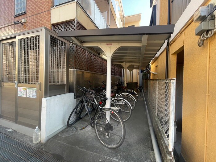 物件外観写真4　(駐輪場)