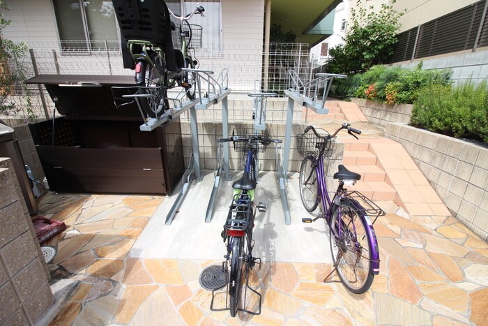 物件外観写真3　(駐輪場)