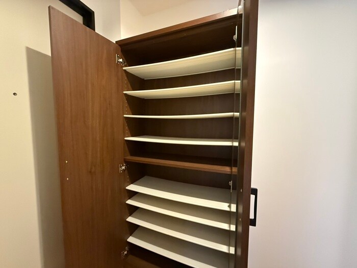 物件内観写真12　(靴箱)