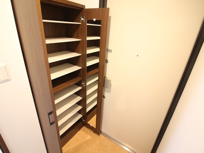 物件内観写真15　(靴箱)