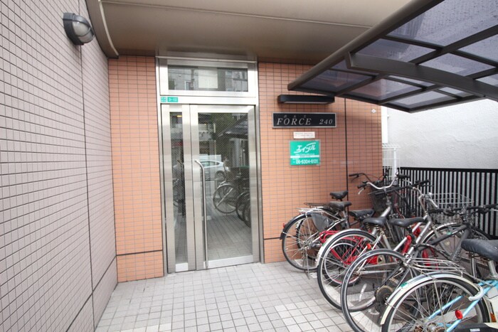 物件外観写真2　(エントランス部分)