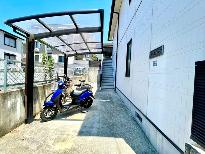 物件外観写真4　(エントランス部分)