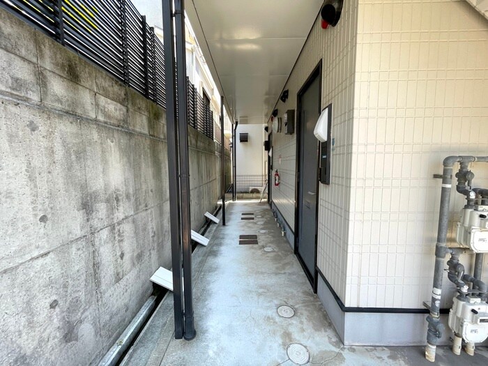 物件外観写真6　(エントランス部分)