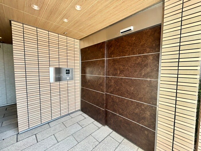 物件外観写真4　(エントランス部分)