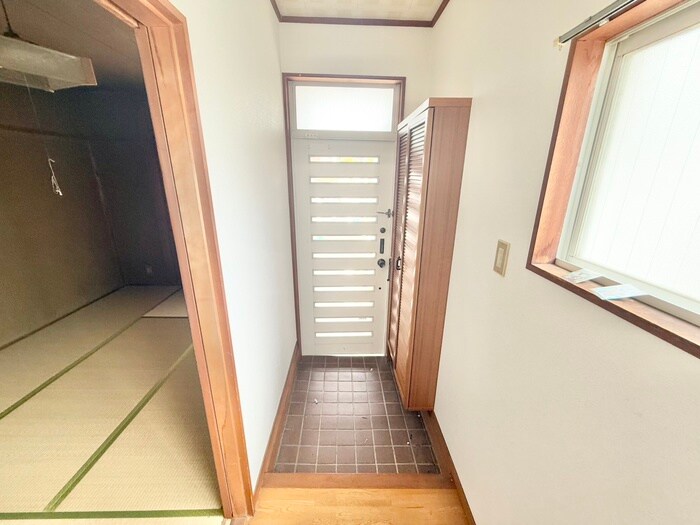 物件内観写真16　(玄関)