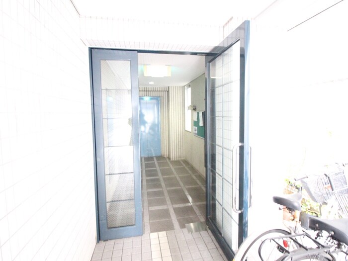物件外観写真2　(エントランス部分)