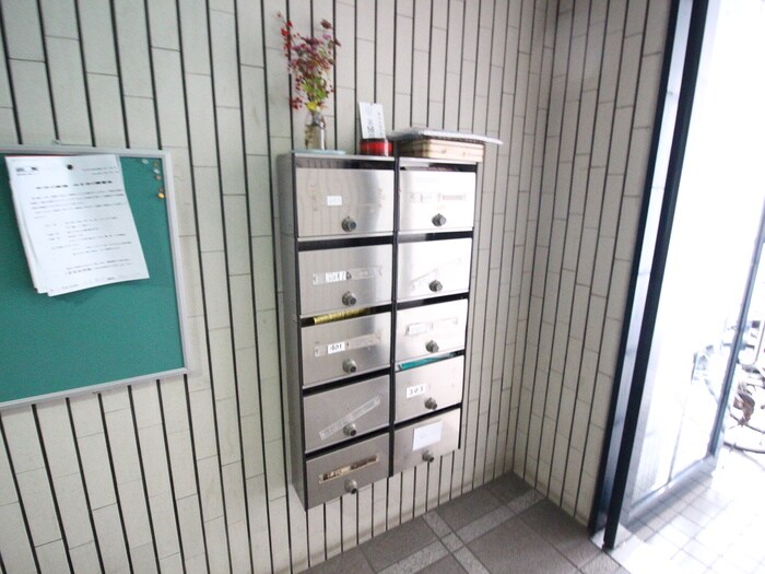 物件外観写真5　(エントランス部分)