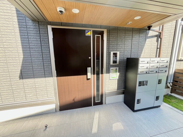 物件外観写真6　(エントランス部分)