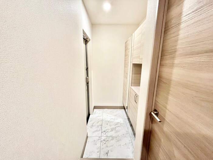 物件内観写真13　(玄関)