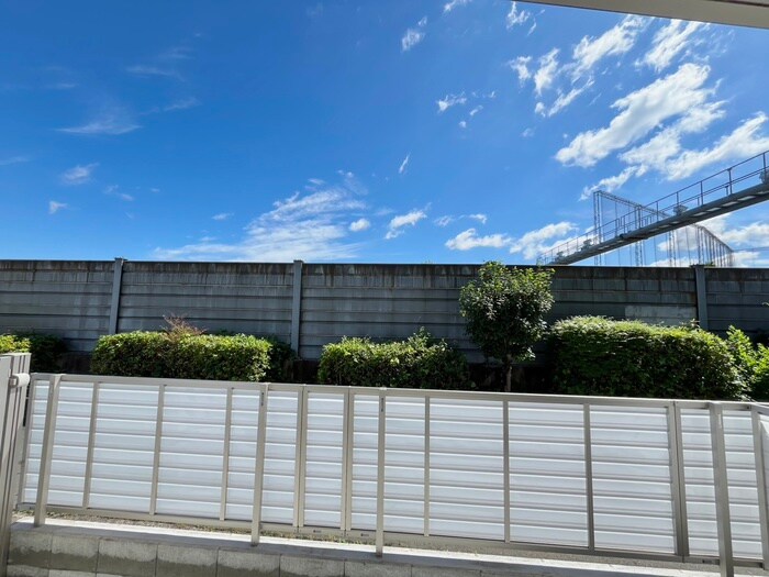 物件内観写真14　(室内からの展望)