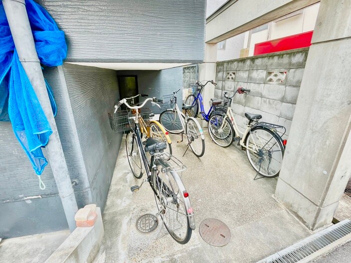 物件外観写真4　(駐輪場)