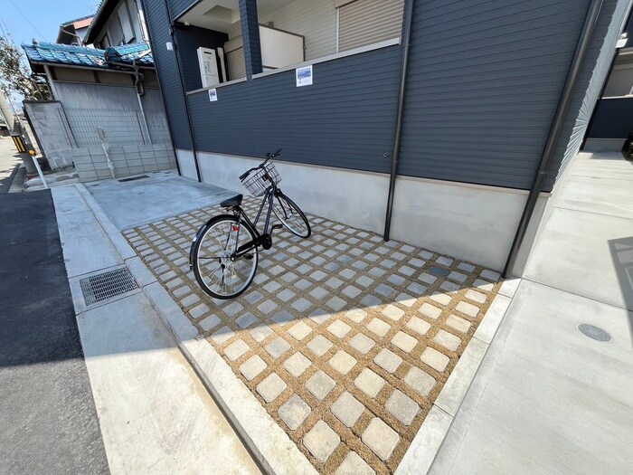 物件外観写真3　(駐輪場)