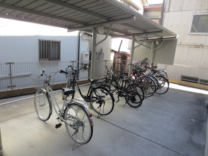 物件外観写真6　(駐輪場)