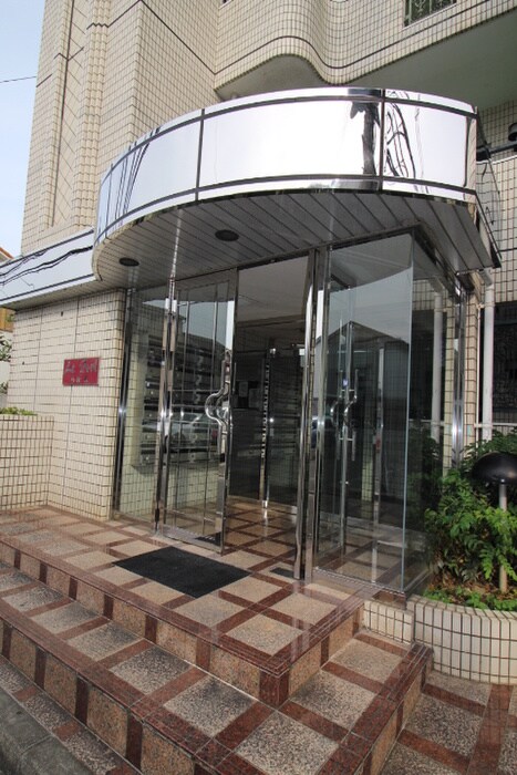 物件外観写真4　(エントランス部分)