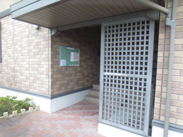 物件外観写真5　(エントランス部分)