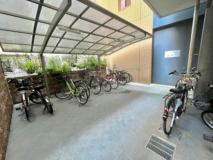 物件外観写真3　(駐輪場)