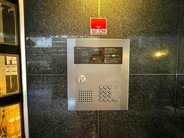 物件外観写真4　(エントランス部分)