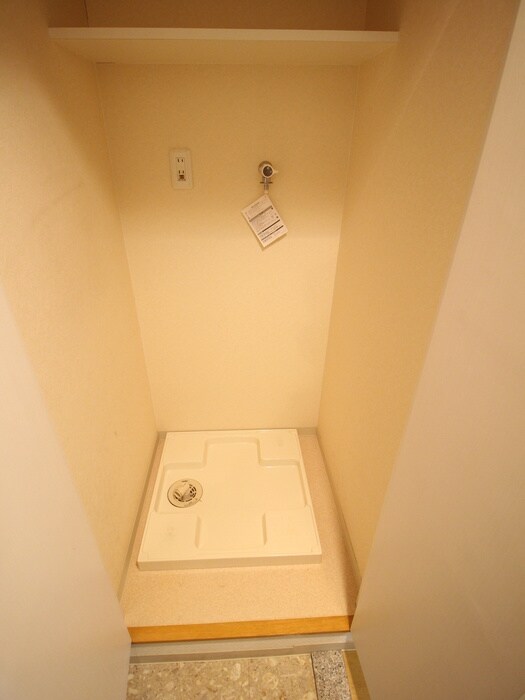 物件内観写真10　(洗濯機置場)