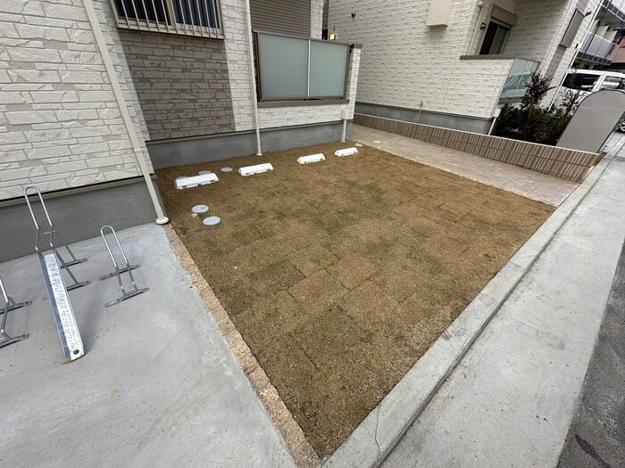 物件外観写真5　(駐車場)