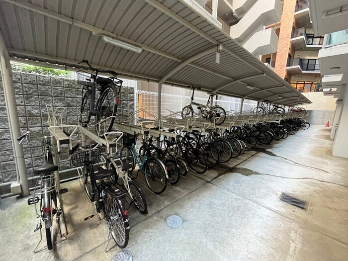物件外観写真5　(駐輪場)