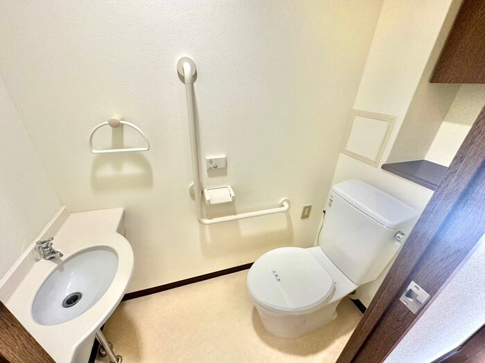 物件内観写真15　(トイレ)