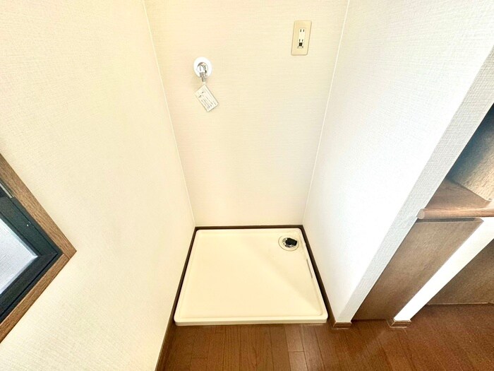物件内観写真16　(洗濯機置場)