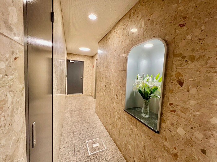 物件外観写真4　(エントランス部分)