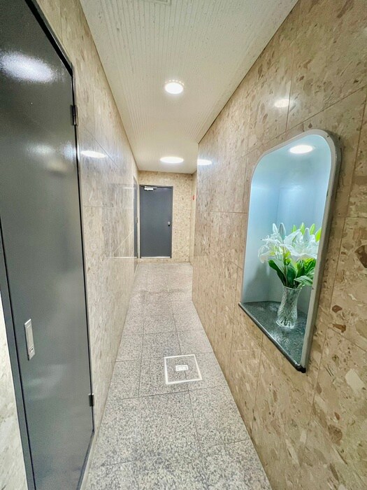 物件外観写真5　(エントランス部分)