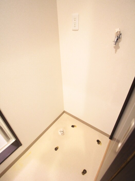 物件内観写真10　(洗濯機置場)